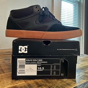 DC Kalis S vulc mid. Brand new in box. Never worn. Size 10.5. Black/gum sole